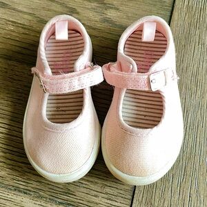 Oshkosh B’Gosh Pink Kids Shoes size 4